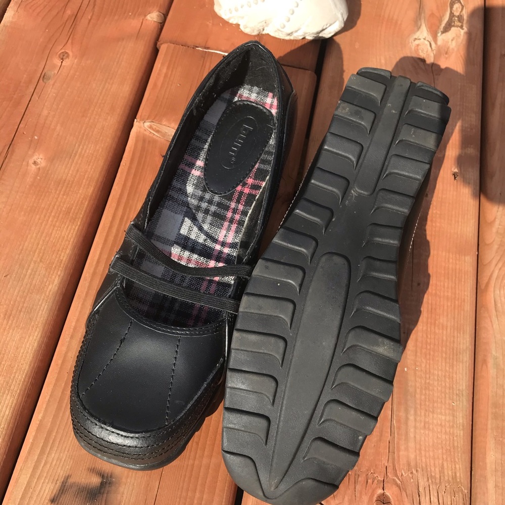 NWOT bum size 10 vegan leather shoes black
